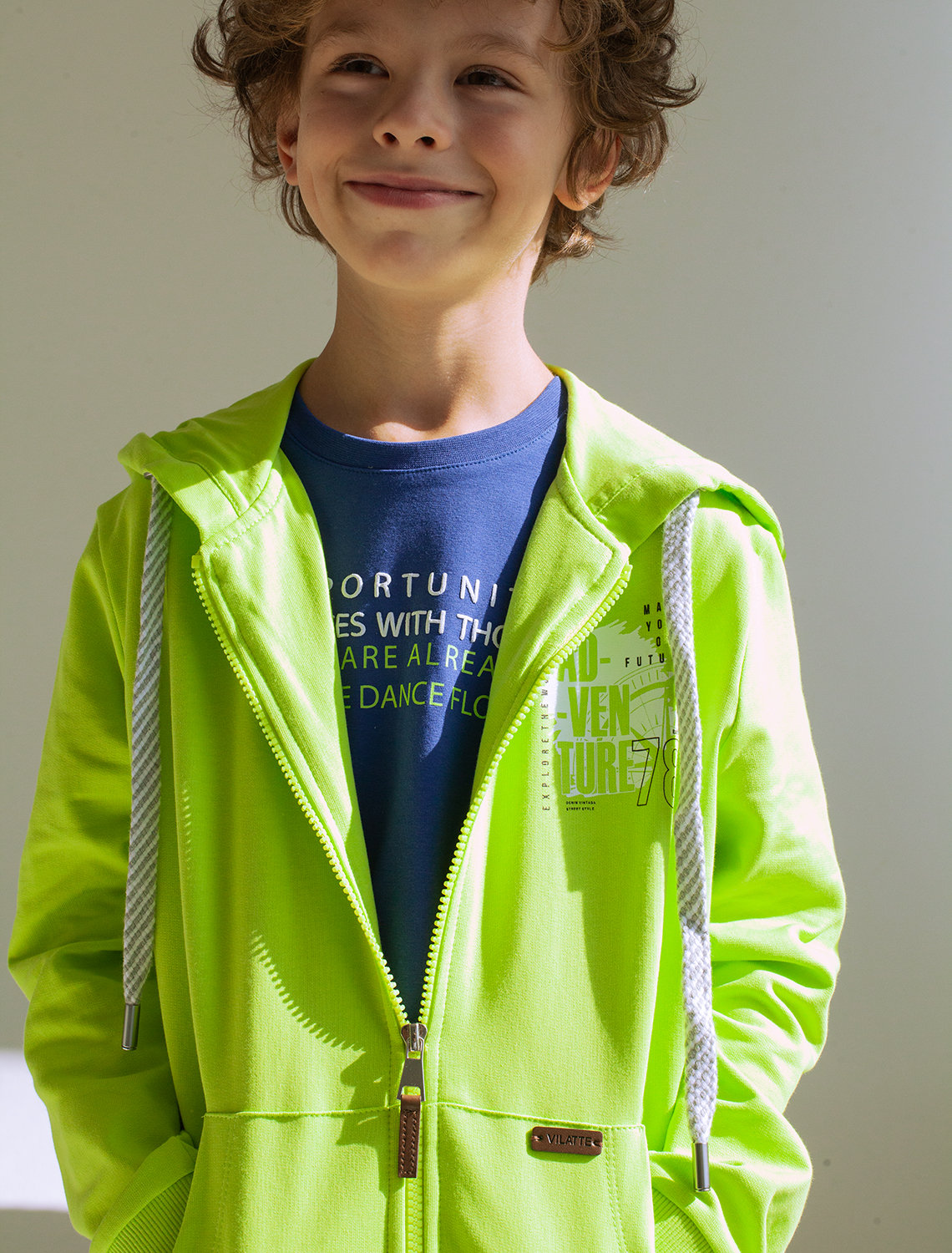 картинка Джемпер для мальчика неон от магазина Одежда+