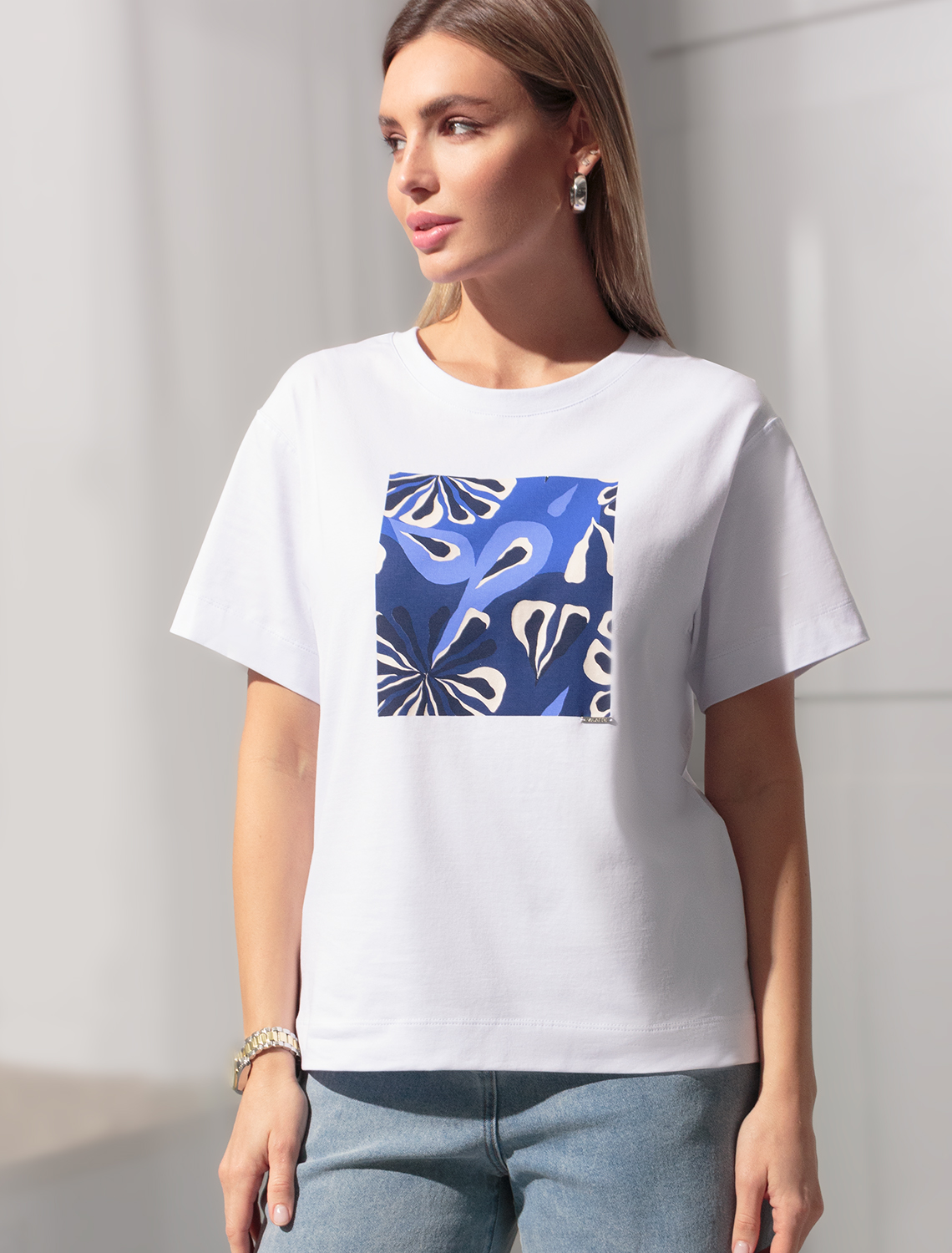 картинка Футболка женская белый_blue_abstraction магазин Одежда+ являющийся официальным дистрибьютором в России 